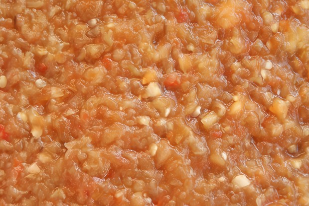 Икра из баклажанов с помидорами