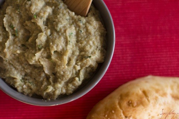 Икра из баклажанов с зеленью и оливковым маслом