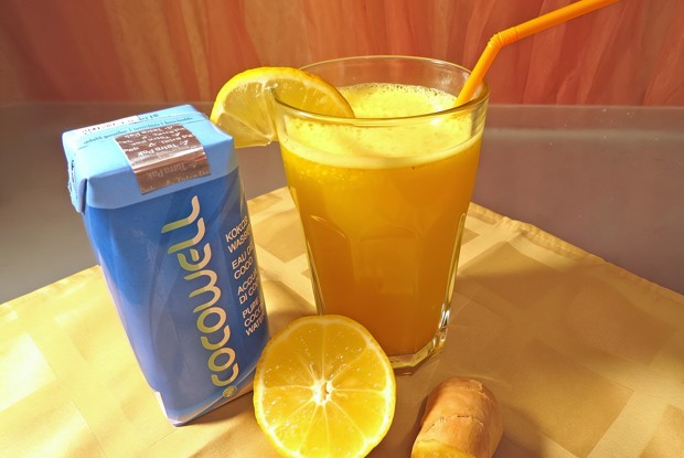 Имбирный тоник на кокосовой воде с куркумой