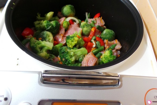 Индейка с овощами в мультиварке