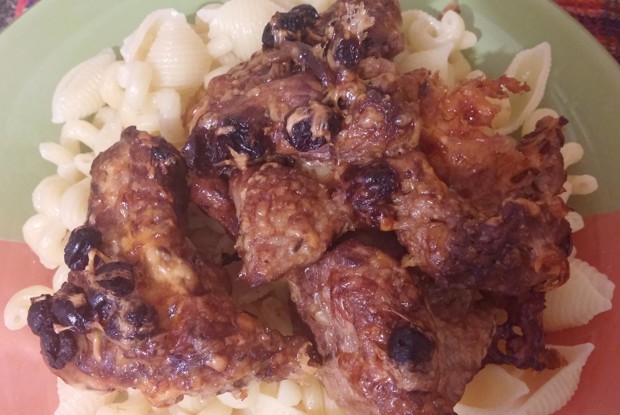 Индейка, запеченная в сметане с красным вином