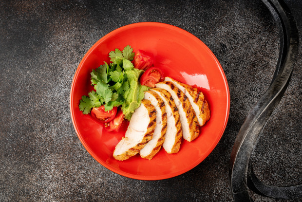 Индейка, маринованная в йогурте с гуакамоле