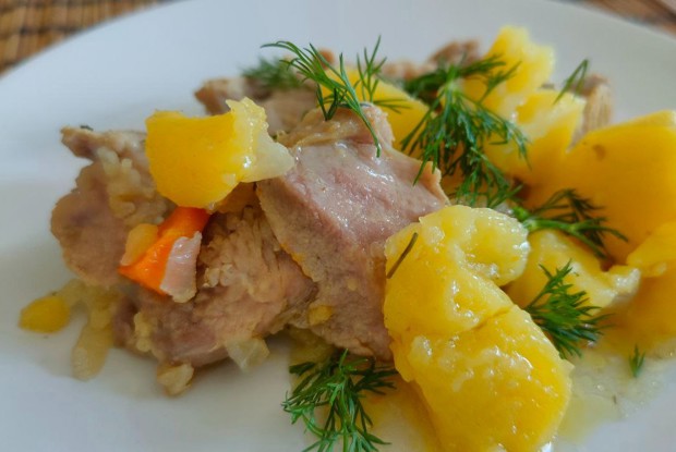 Индейка тушенная с картофелем и морковью