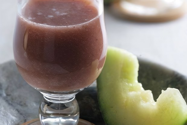 Индийский ласси с клубникой и дыней