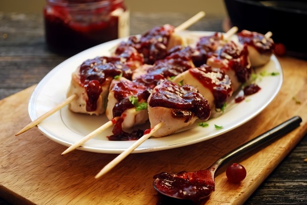 Индюшачий шашлык с клюквенным соусом