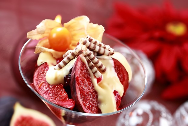 Инжир и малина в креме из лавандового меда