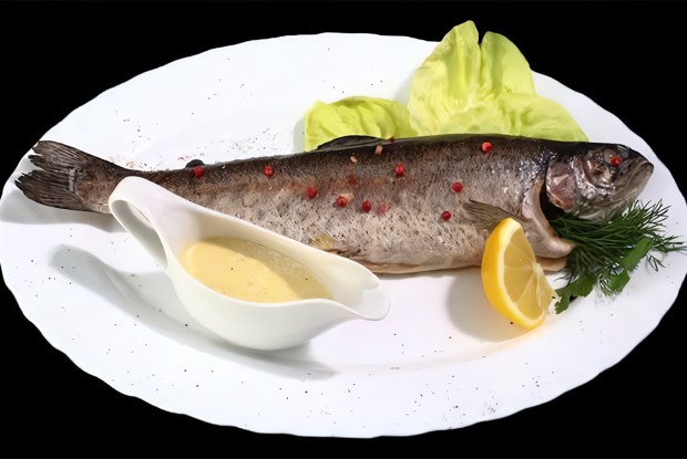 Ишхан (форель) припущенный, со свежим эстрагоном