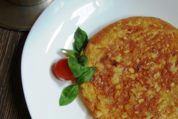 Испанская тортилья с картофелем и луком