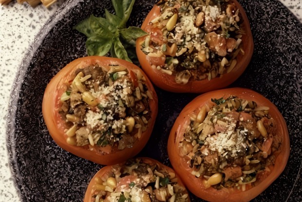 Итальянские фаршированные ризотто помидоры с шафраном и базиликом