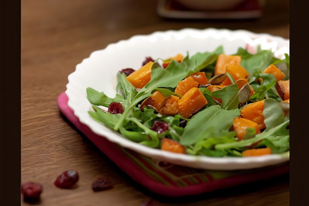 Итальянский салат с запеченной тыквой и рукколой