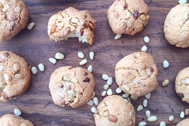 Итальянское миндальное печенье с кедровыми орешками