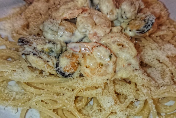 Итальянская паста с креветками и мидиями