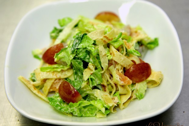 Итальянский салат с русским блинчиком