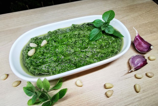 Итальянский соус песто с базиликом