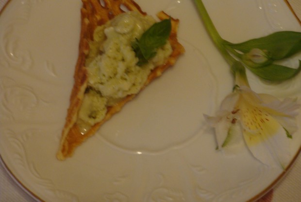 Итальянское мороженое «Джелато» со вкусом базилика и ванили «Пряность цвета»