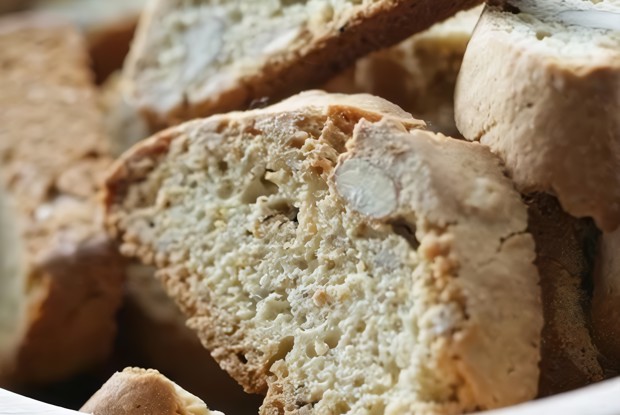 Итальянское печенье «Бискотти» с орехами и лимоном