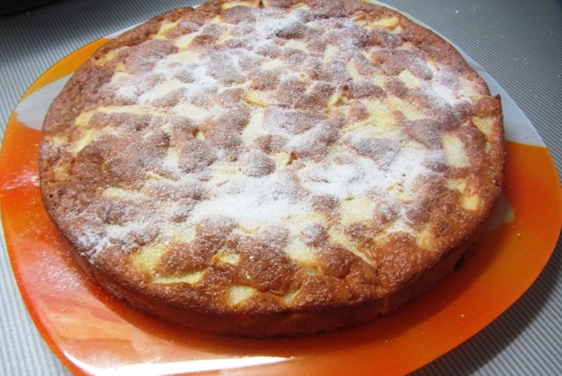 Яблочная быстрая шарлотка