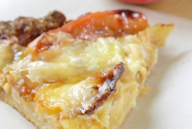 Яблочная кростата с сыром чеддер