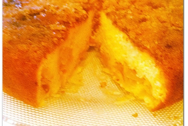 Яблочная шарлотка с сахарной корочкой