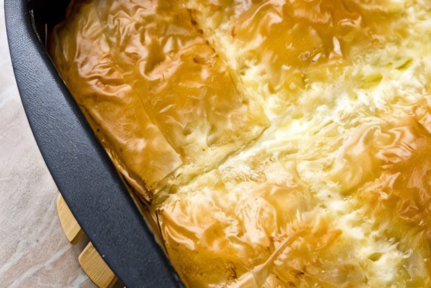 Яблочный пирог из теста фило с орехами