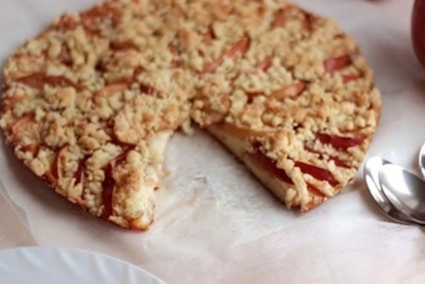 Яблочный пирог с крошкой