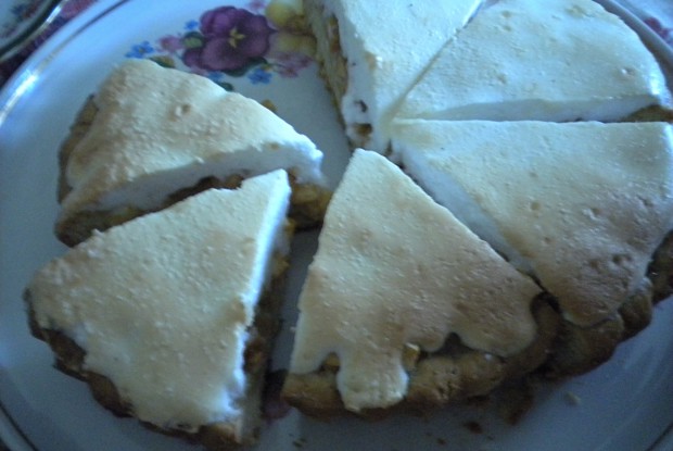 Яблочный пирог со взбитыми белками