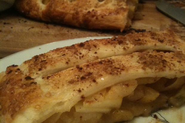 Яблочный штрудель с миндалем