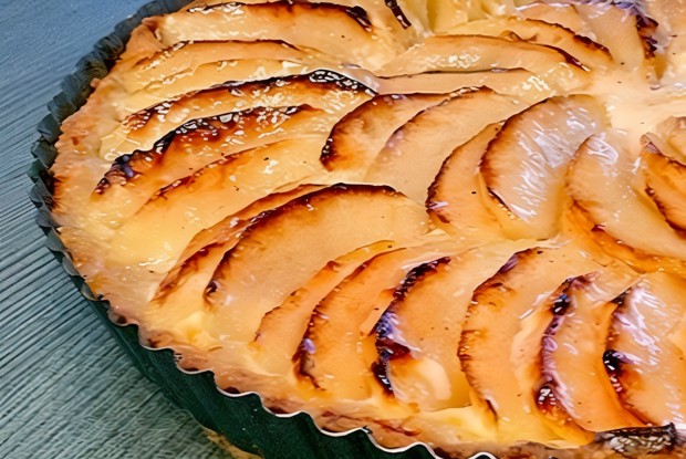 Яблочный тарт со сметаной