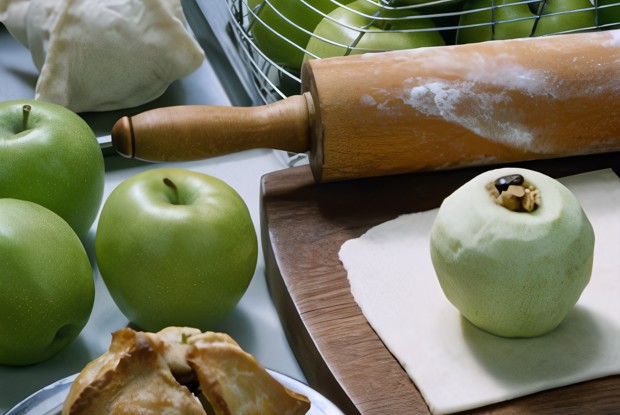 Яблоки в слоеном тесте
