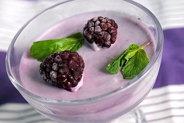 Ягодный десерт со сливками