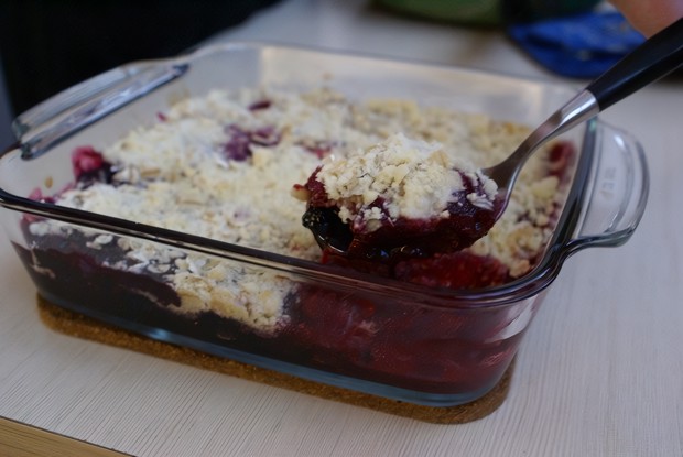 Ягодный крамбл