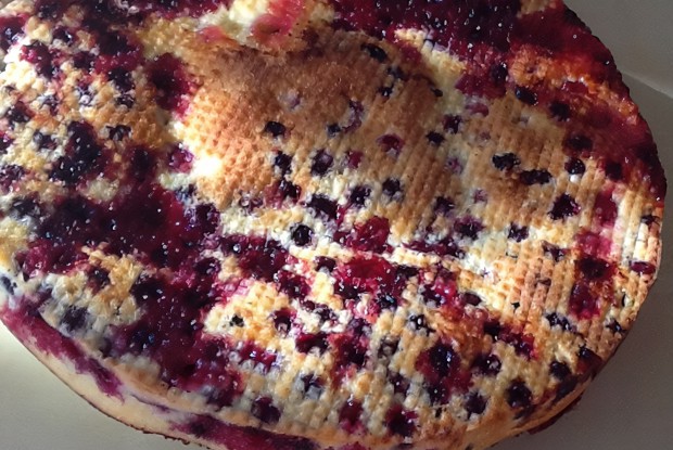 Ягодный пирог из кислого молока