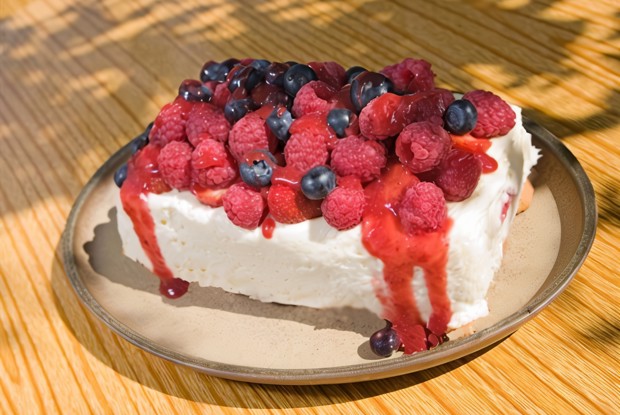 Ягодный пирог с сыром филадельфия