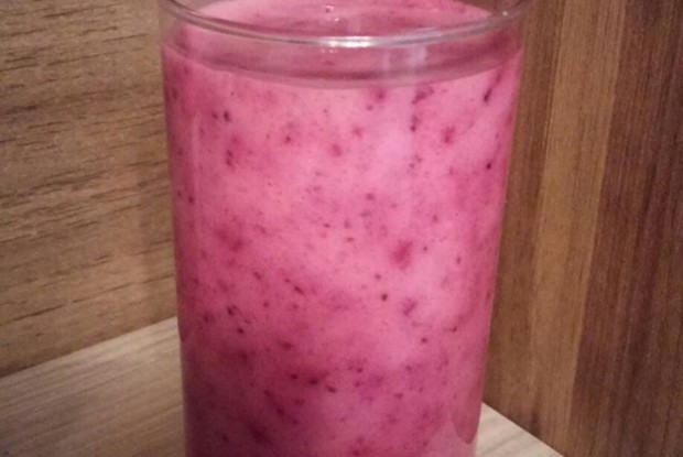 Ягодный смузи с «Активия»