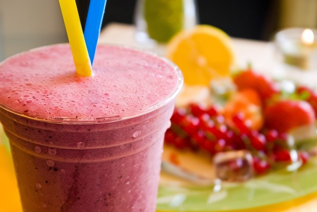 Ягодный смузи с йогуртом