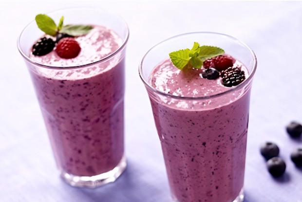 Ягодный смузи с зеленым чаем