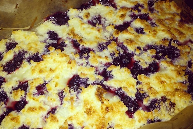 Ягодно-лимонный пирог с кокосовой посыпкой