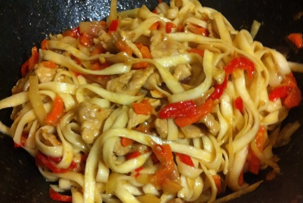 Яичная китайская лапша вок со свининой