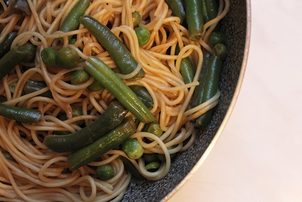 Яичная лапша с овощами