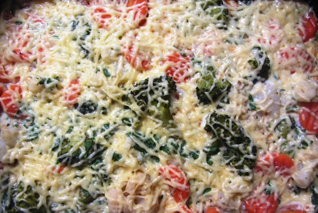 Яичница/омлет с курицей, зеленью и овощами