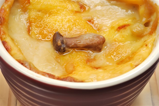 Яичный кокот с сушеными сморчками или белыми грибами