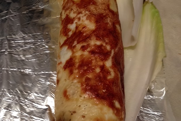 Яичный рулет с курицей, грибами и творогом