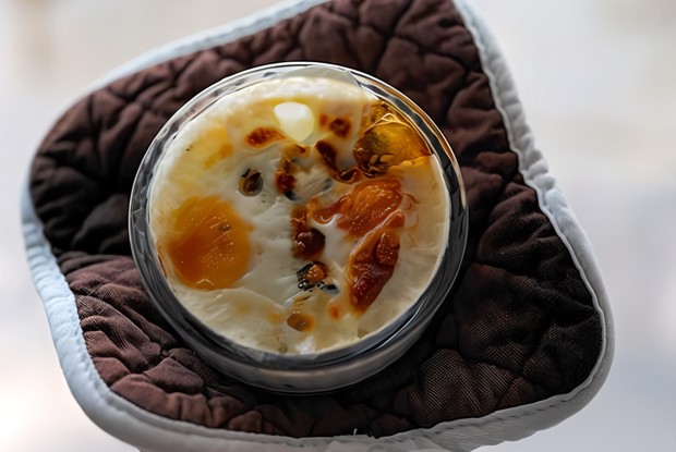 Яйца с лососем, запеченные в духовке