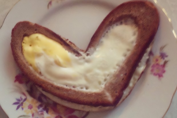 Яйца в тостах