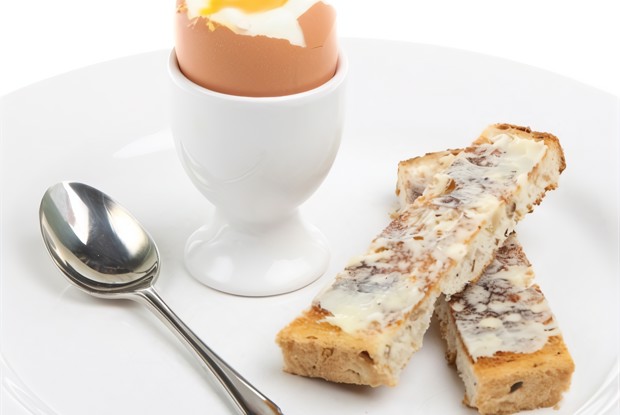 Яйца всмятку с анчоусами и форелью