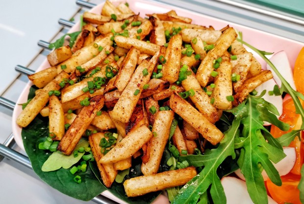 Корень сельдерея, жаренный с паприкой