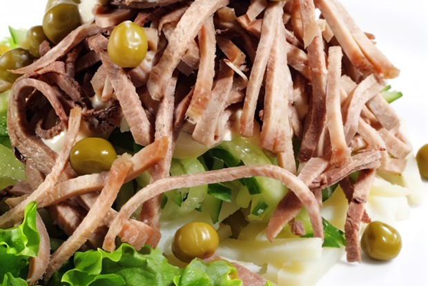 Язык соленый с гарниром