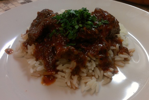 Эскалопы из говядины в томатно-винном соусе