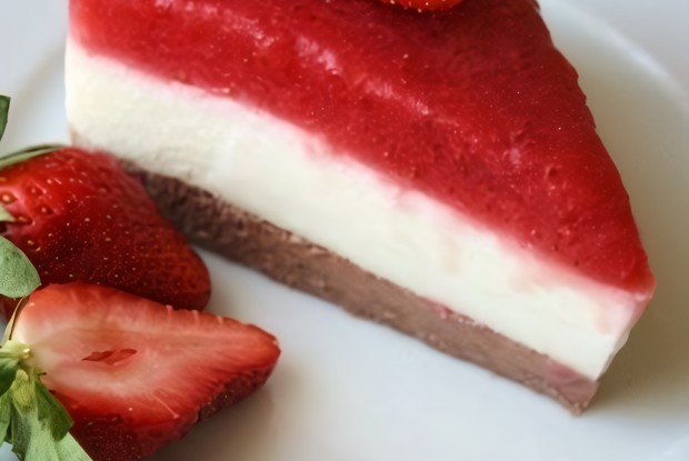 Йогуртовый торт на розовой воде с клубникой и рикоттой без выпекания