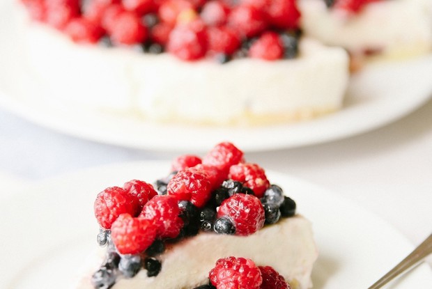 Йогуртовый торт с ягодами